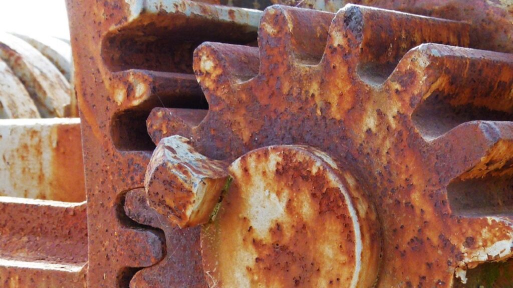 モーターシャフトの回転を伝える平行キーの新JIS規格と1976年以前の旧JIS規格の比較イメージ